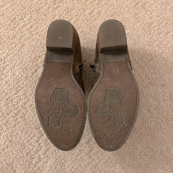 Women’s Boots - Picture 3 of 5